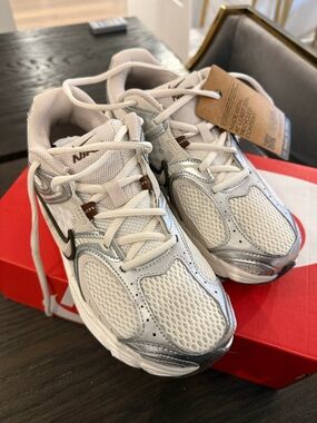 Nike Women’s v5 RNR sneakers